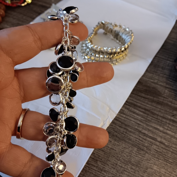 Set Of Four, Elegant Pearl and Silver. Bracelets - Picture 2 of 5